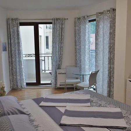 Center Gramophone With Private Parking Apartment