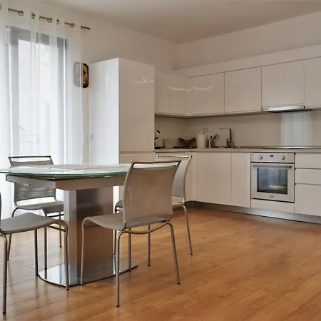 Center Gramophone With Private Parking Apartment Burgas