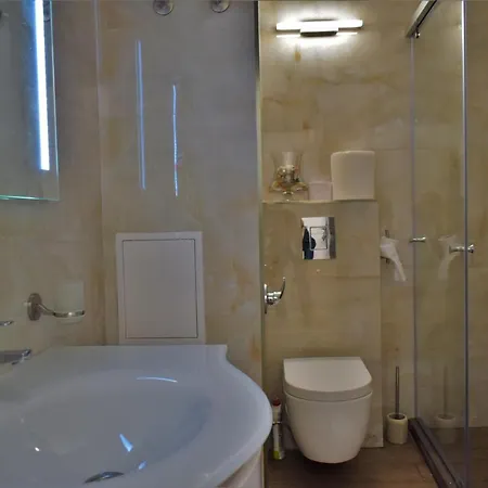 Center Gramophone With Private Parking Apartment Burgas City
