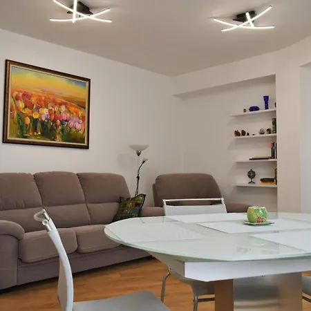 Center Gramophone With Private Parking Burgas